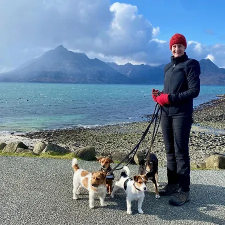 Tigh Mairi At Mary'S Thatched Cottages Elgol Exterior photo